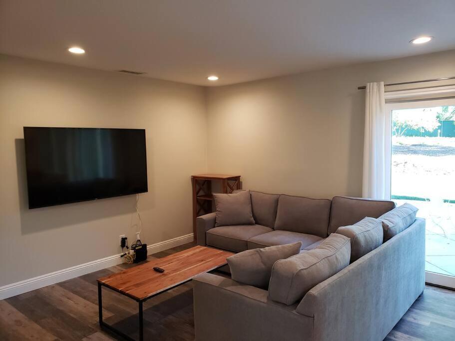Bouganvilla 4-Bedroom, 2-Baths, Single Family House Thousand Oaks Esterno foto